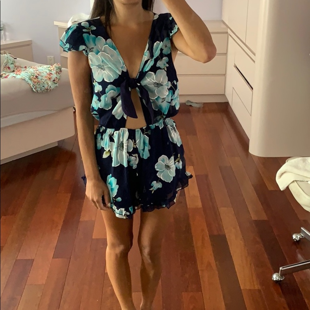 Honey Punch romper size Small